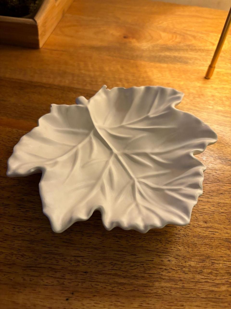Ceramic Leaf Trinket Dish | Decorative Jewelry Tray for Rings, Keys & Home Décor
